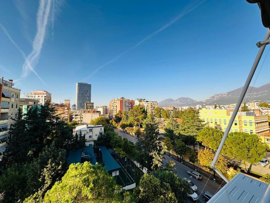 Apartamento Apt Near Air Albania Stadium Tirana Exterior foto